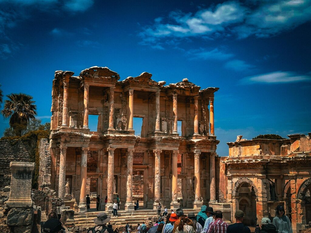 Biblioteka Celsusa w Efezie – starożytne miasto związane ze św. Pawłem
